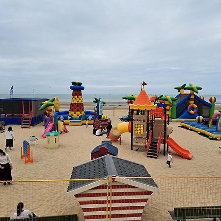 Zonnig En Gezellig Appartement Met Zijdelings Zeezicht En Zwembad In Koksijde Exterior foto