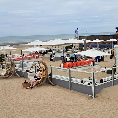 Zonnig En Gezellig Appartement Met Zijdelings Zeezicht En Zwembad In Koksijde Exterior foto