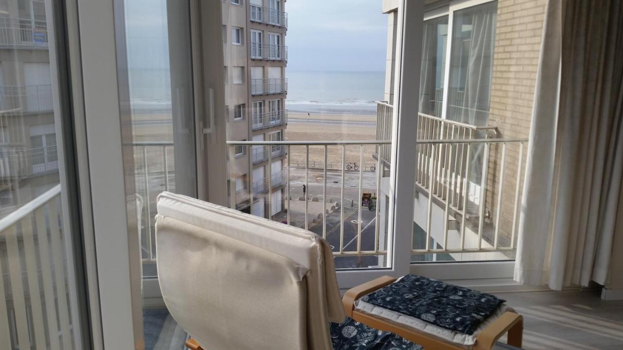 Zonnig En Gezellig Appartement Met Zijdelings Zeezicht En Zwembad In Koksijde Exterior foto