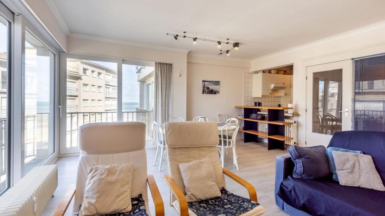 Zonnig En Gezellig Appartement Met Zijdelings Zeezicht En Zwembad In Koksijde Exterior foto