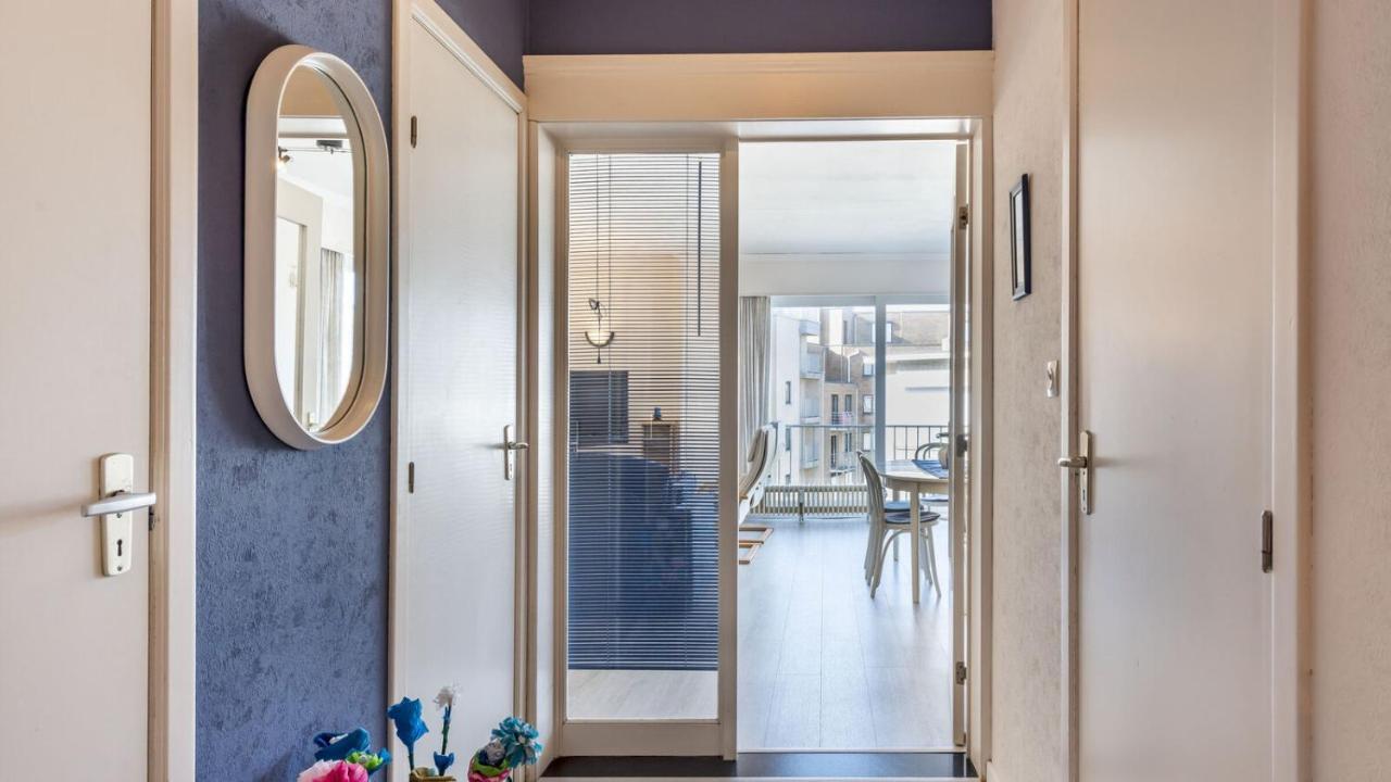 Zonnig En Gezellig Appartement Met Zijdelings Zeezicht En Zwembad In Koksijde Exterior foto